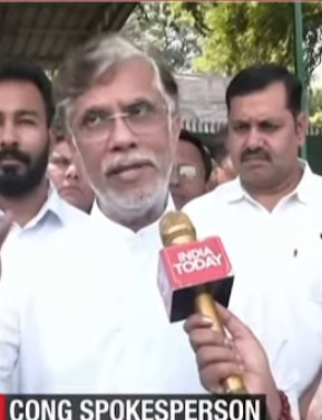 iamarpan_m's tweet photo. not even looking at camera and the person asking question Attitude of Modi, Stalwart of Rahul! 

LOL  15 saal se 'this is early trend' kr rhe hai bhaiya ji!

#electionresult #bengal #bjp https://t.co/vjmYKDX7H6