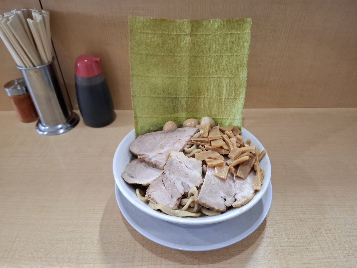 Cryptid_5050's tweet photo. ラーメンジャパン　仙台市山手町

中華そばジャパン&amp;豚増し
無料トッピング全てなしで。

ずっと限定ばかりだったから久々のオーダー。

やっぱ、このメニューはニンニク、生姜などトッピングせずシンプルが好き。 https://t.co/QiZ6XXPeiw