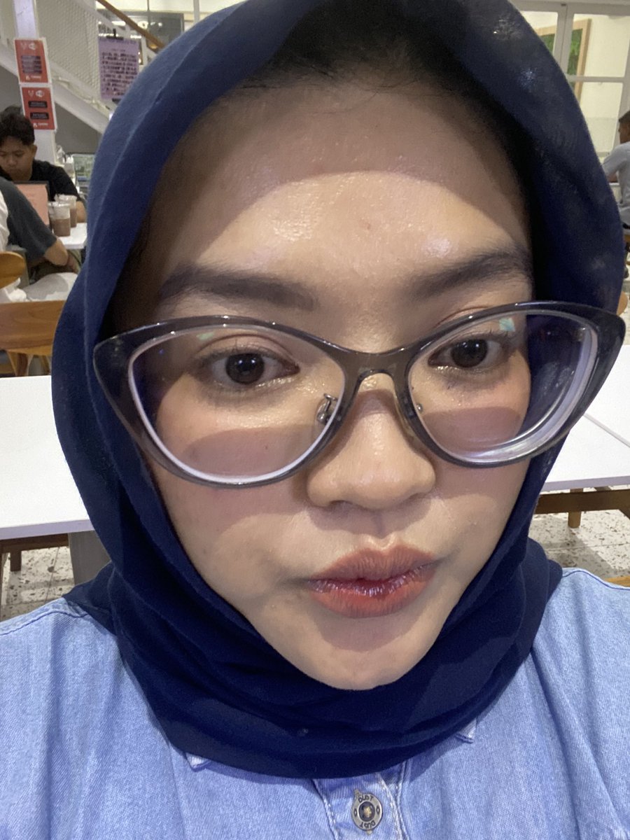 budak kucing tweet media