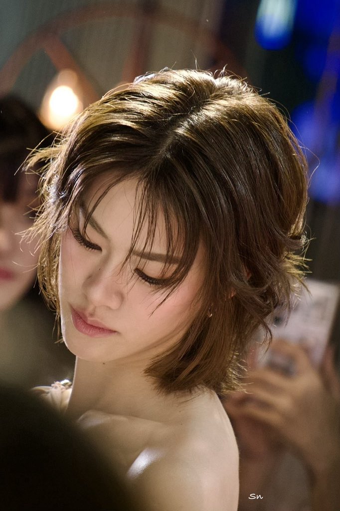 มุมนี้คือไม่ไหว คมมากค้าบพี่🐻✨

RARE BEAUTY X EMI 
#RareBeautyxEmi
