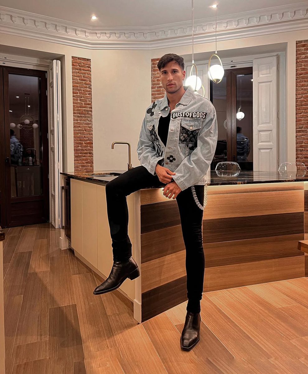GMARCOO: Tengan buen día y buen comienzo de semana ✌️👍💙💙💙 #6Gianmarco4M