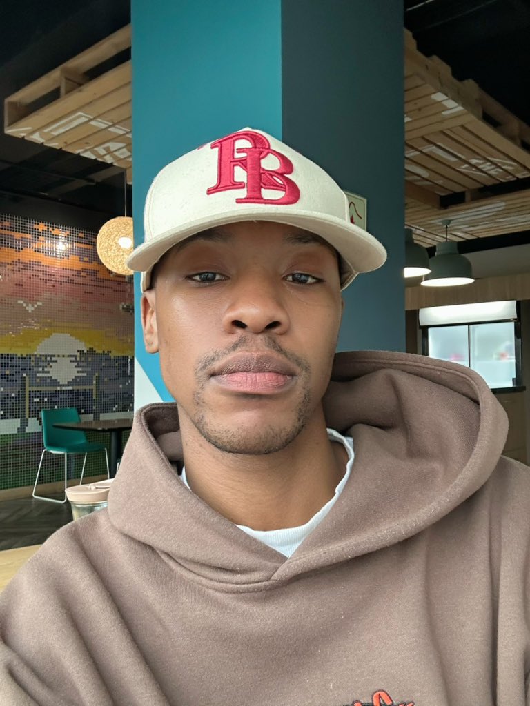 YOYOveeking's tweet photo. Just chillin, don’t mind me https://t.co/CESCiPwB5k