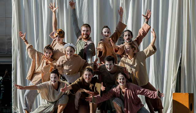 institutteatre's tweet photo. #COMMEDIA Alumnes de 2n curs de l’especialitat d’Interpretació de l’Escola Superior d’Art Dramàtic (ESAD) porten la Commedia dell’arte en diferents espais i municipis de Catalunya amb l’objectiu d’obrir l’Institut del Teatre a la societat. 
https://t.co/FMkvrErM57 https://t.co/j1fgg3NPfY