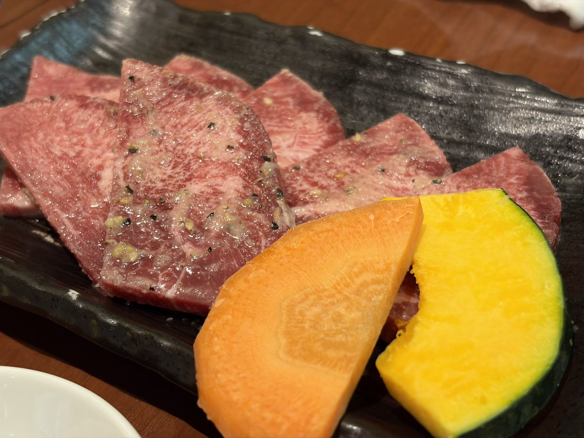 やんこ tweet media