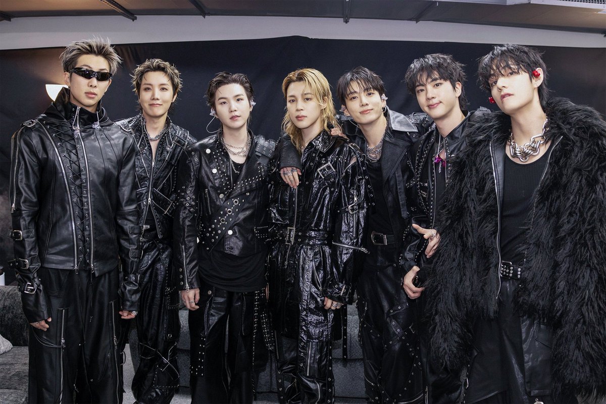 UniversBTS_'s tweet photo. 🚨 ÚLTIMO TURBO DAY NO AMAs! 🚨

A partir das 04h (05/05) começa o último Turbo Day.

Vamos garantir que o BTS não saia de mãos vazias. Cada voto faz diferença!!

🗳️ https://t.co/J5QgdSrWd6
Começa às 04h (05/05) e vai até 03h59 (06/05) — horário de Brasília.

• Artist of the Year
• Best Male K-pop Artist
• Song of the Summer

VOTE FOR BTS ON AMAs
VOTE SWIM ON AMAs
#VoteForBTSonAMAs