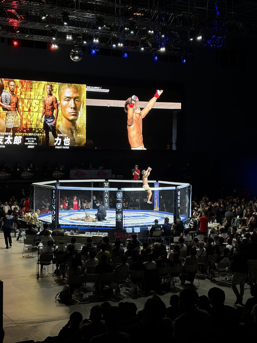 mma_the_orange's tweet photo. 村元友太郎が力也の圧倒的なパワーに苦戦するも最後は電光石火の膝十字！いやー何でも出来る！幅の広さで仕留めた！#DEEP131 
https://t.co/dw04DEM6FR https://t.co/Ww1MmAQiEx