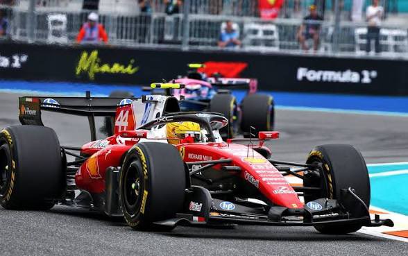 F1GridAnalytics's tweet photo. Hamilton reportedly lost ~20 pts of downforce in Miami after first-lap contact with Colapinto. That’s a big aero hit and not just “balance,” but grip in medium/high-speed corners, traction, tyre life, and consistency over a stint.

#F1 #Hamilton https://t.co/F6P9472TFE