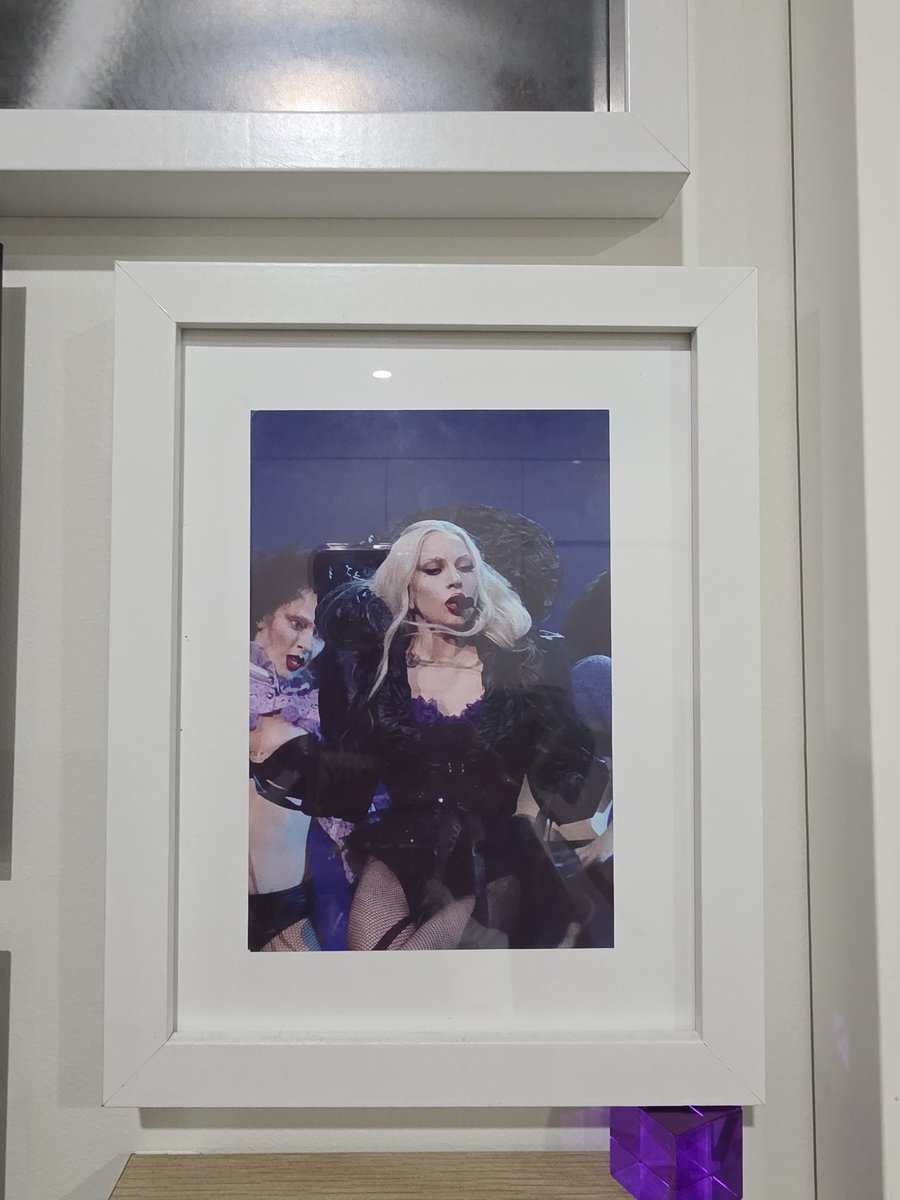 SammyNandez's tweet image. @myssblondye - my absolute favourite time is seeing your red envelope in my mailbox!! 
All the way from Melbourne - I'm so grateful! Thank you for contributing to the beauty of my home!!!!

#LadyGaga