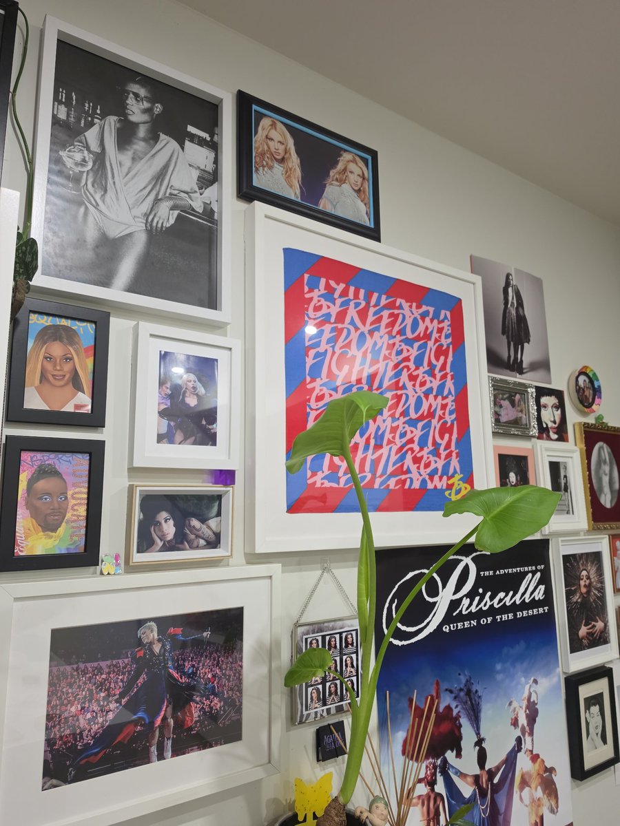 SammyNandez's tweet image. @myssblondye - my absolute favourite time is seeing your red envelope in my mailbox!! 
All the way from Melbourne - I'm so grateful! Thank you for contributing to the beauty of my home!!!!

#LadyGaga
