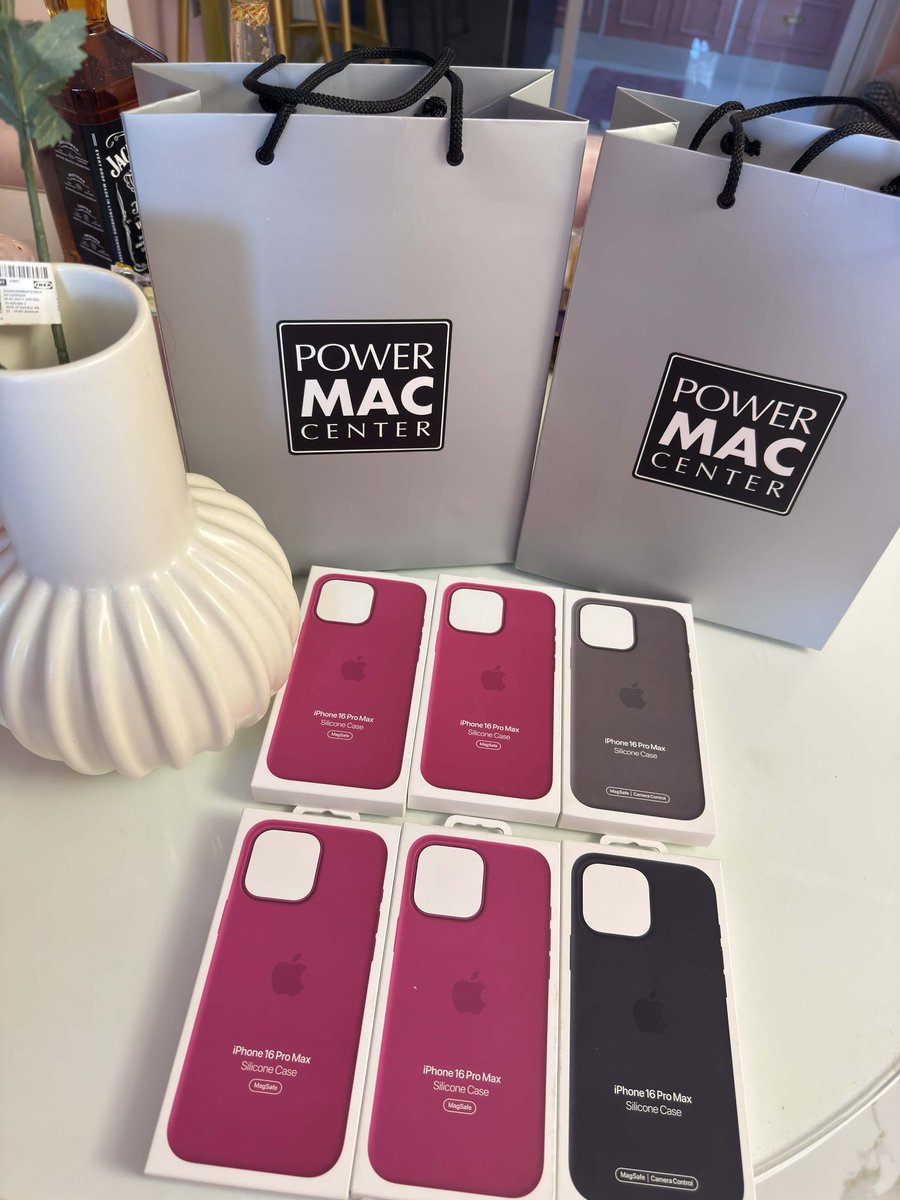 iammoiraaubrey's tweet image. Authentic case for 16 promax 

From 3400 to 1300 only 💖

#powermac #phonecase #sale #16promax