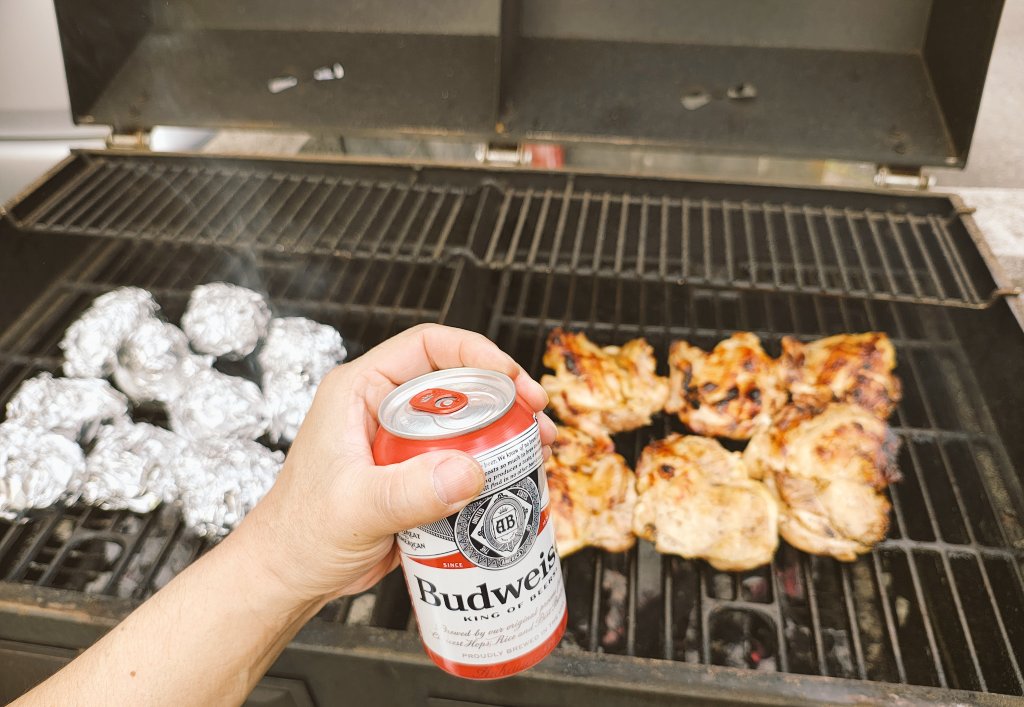 shun_ka_shu_tow's tweet image. 子供達の「お外で食べたーい😆🙌🎶」の声にお応えして自宅でBBQ中～🍖🍖🍖
☀カンパーイ🍻
母も孫と一緒で楽しそう🎶
少しは親孝行出来てるかな😊🍀
こういう何気ない家族の時間に、
幸せを感じます( *´艸`)～🎶
皆さんもGW満喫していますか❓
 #ゴールデンウィーク  #BBQ  #HOLIDAY  #TOKYO  #Japan