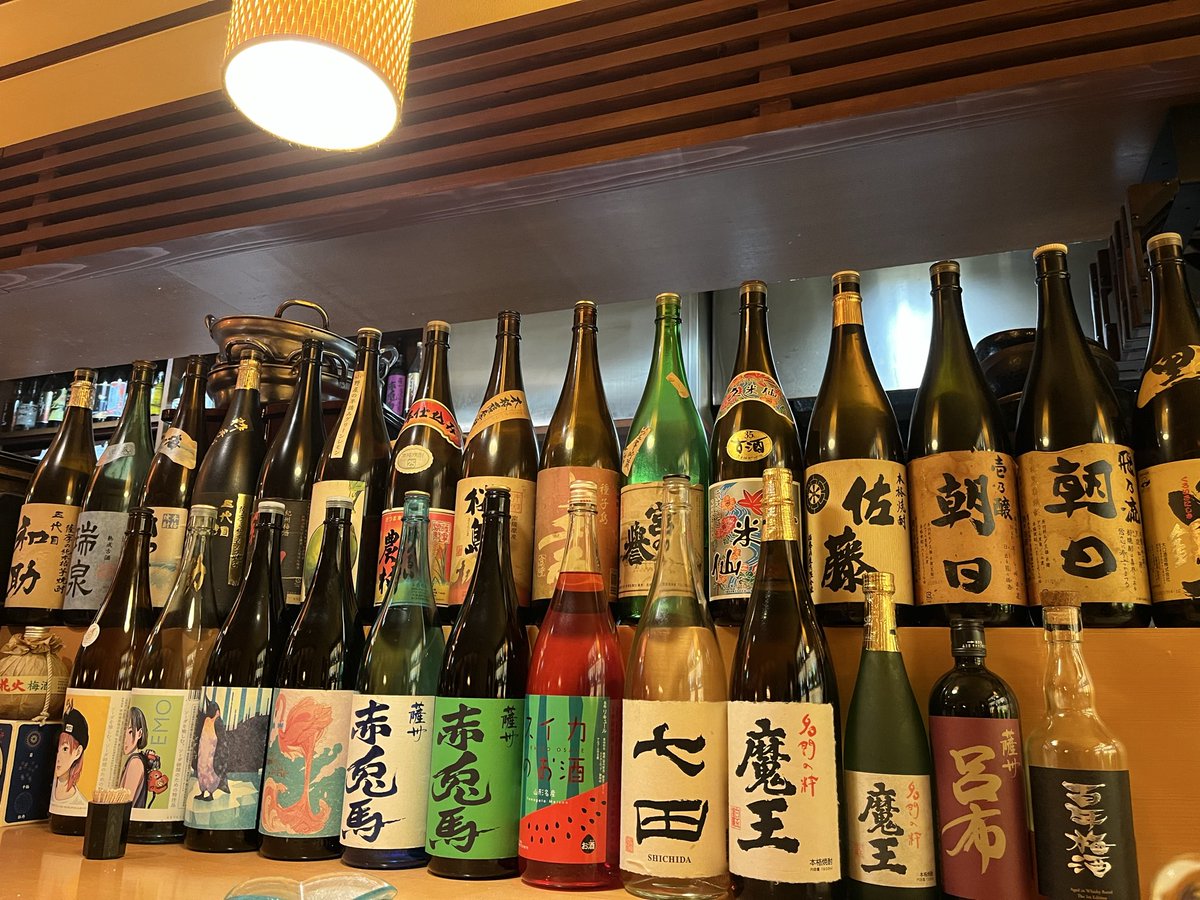 sora_20230311's tweet image. 【名古屋旅行記⑨】
二日目の打ち上げは、以前D.O.さんが訪れた「三代目酒神」へ。
約束した生ビールで乾杯🍺
D.O.さんはたくさんお酒を飲んだみたいだけど、いろんな種類のお酒があった‼︎
お魚メインのメニュー、どれも美味しそうだった♡♡♡

#EXO #weareone
#EXhOrizon
#EXhOrizon_in_JAPAN