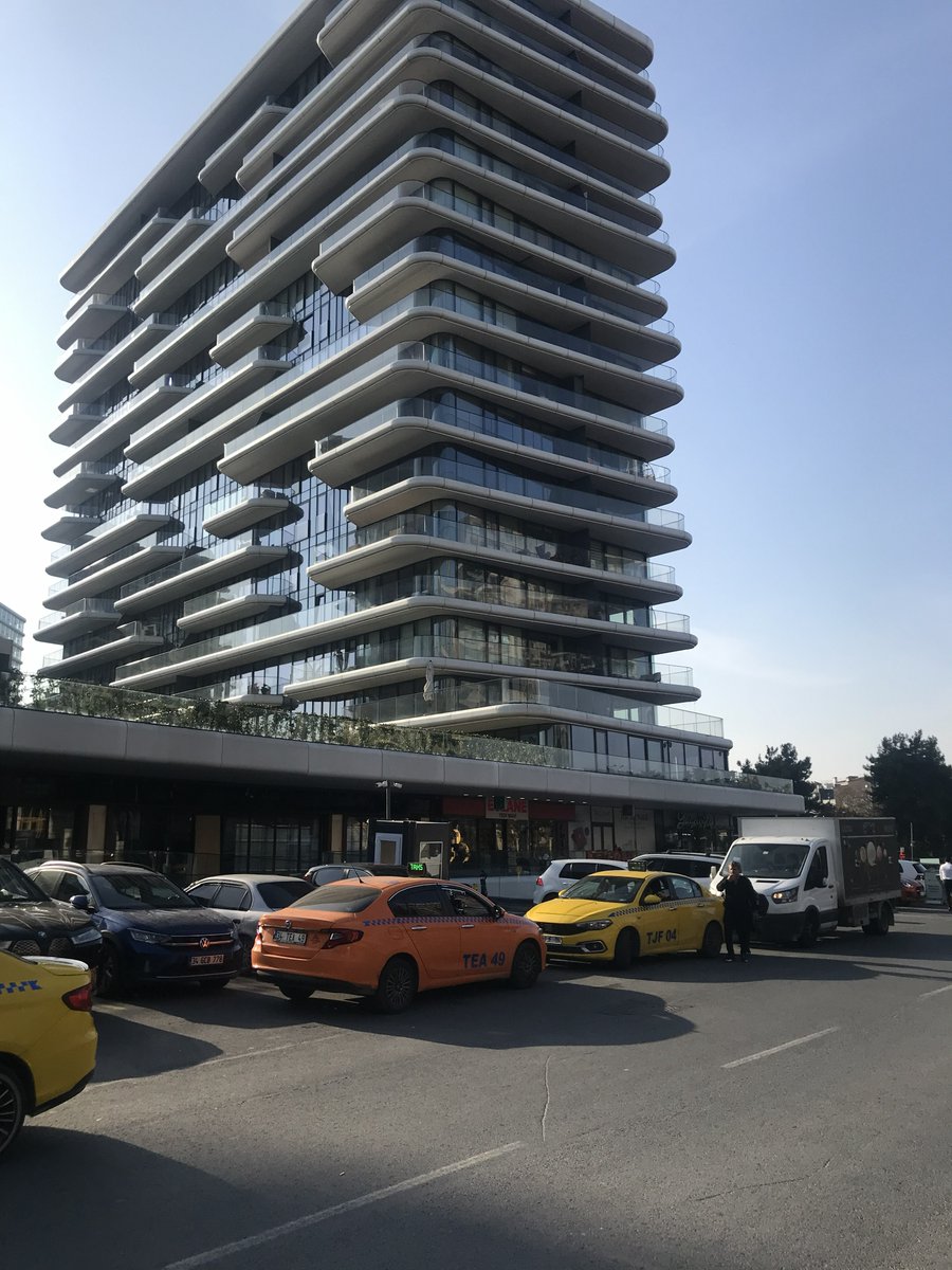 vaal_beee's tweet photo. İstisnasız bir gün dahi kendisiyle iletişimsiz kalamadığım insanı ararken sürttüğüm yerler https://t.co/5J7Z3QqiN8