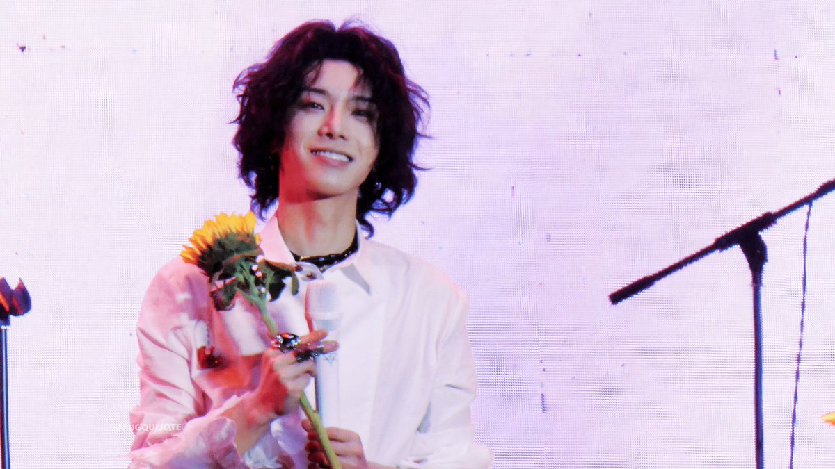Claudiacccc314's tweet photo. 全世界最适合向阳花的宝贝

via 八吉诃得yu

#华晨宇 #華晨宇 #huachenyu https://t.co/UEbkev2yor
