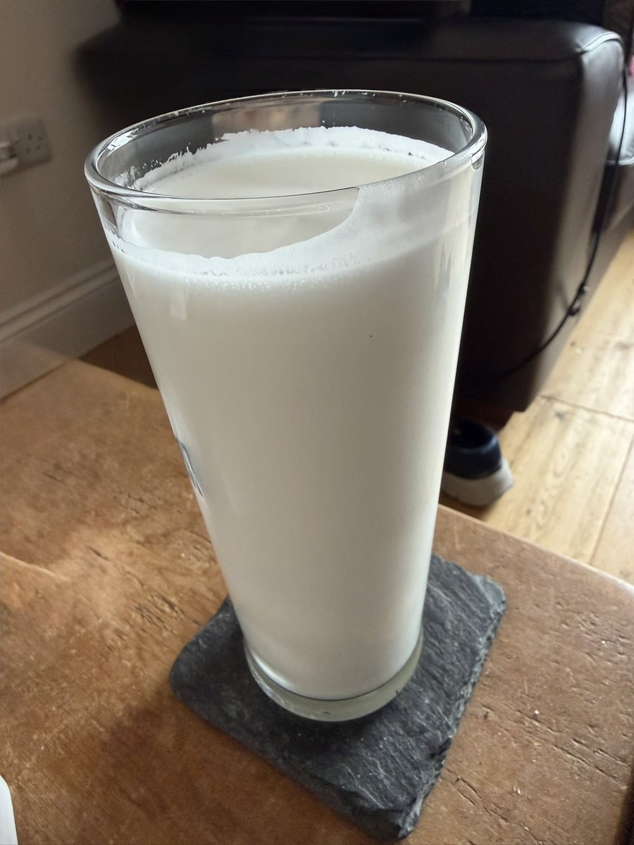 JohnHuyton's tweet image. Brunch: bran flakes 🌽 blue berries 🫐 and banana 🍌 in milk 🥛. My Protein white chocolate shake 🥤

Simple Flavours Simply Delicious 🥰🫶 

Meal Intake approx. 350 &amp;amp; 210 calories
Nutracheck App calories verified 📲

#protien #anixety #mentalhealth #lifestylechanges #2stonetogo