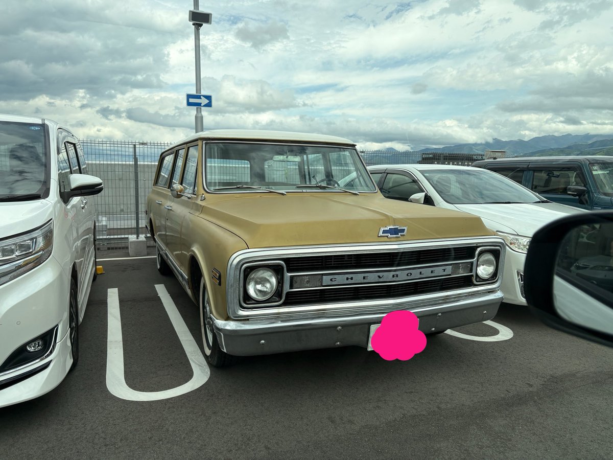 porschegmbh's tweet image. #Chevy  #suburban 
 ナイスなサバーバンが鎮座してました😎✨