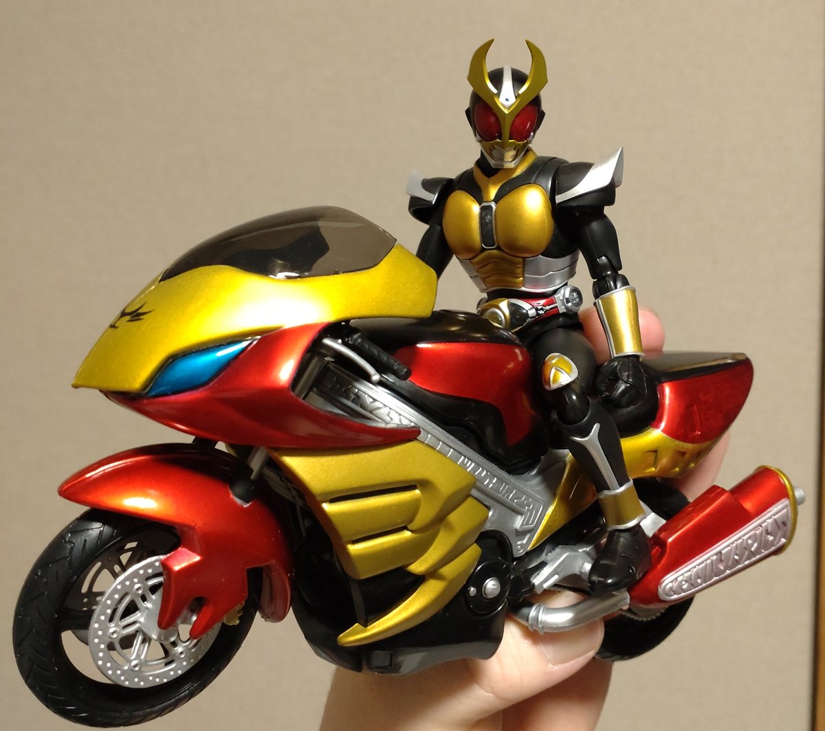 仮面ライダーアギト DXマシントルネイダー ガードチェイサー ギルス