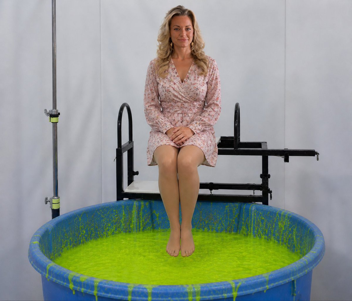 GYOBGunge97's tweet photo. Ex Girlfriend Lauren on the Dunk Tank #ownclothes #dress #tights #nylonlegs #nudetights #nylonfeet #coldgunge #brightgreen https://t.co/rACds8hIPa