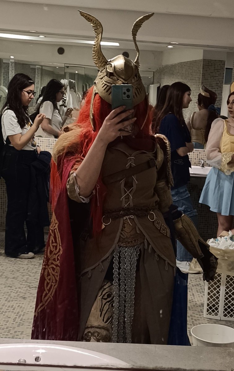 lilunariae's tweet photo. I still can't believe I made this whole cosplay myself. I like how It turned out but I know I can do better! Can't wait for my next con to improve It 🩷

#eldenring #malenia #cosplay #maleniacosplay #eldenringcosplay https://t.co/iw0XDfPFHa