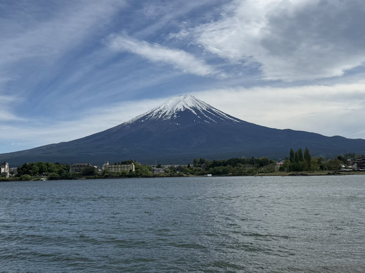 yuiayanouma's tweet photo. 静岡側からじゃなくて莉世が生まれた山梨から富士山撮った！
彼女にはオタ活隠してるのでチェキと一緒には撮れず https://t.co/hwtnUQNuL6