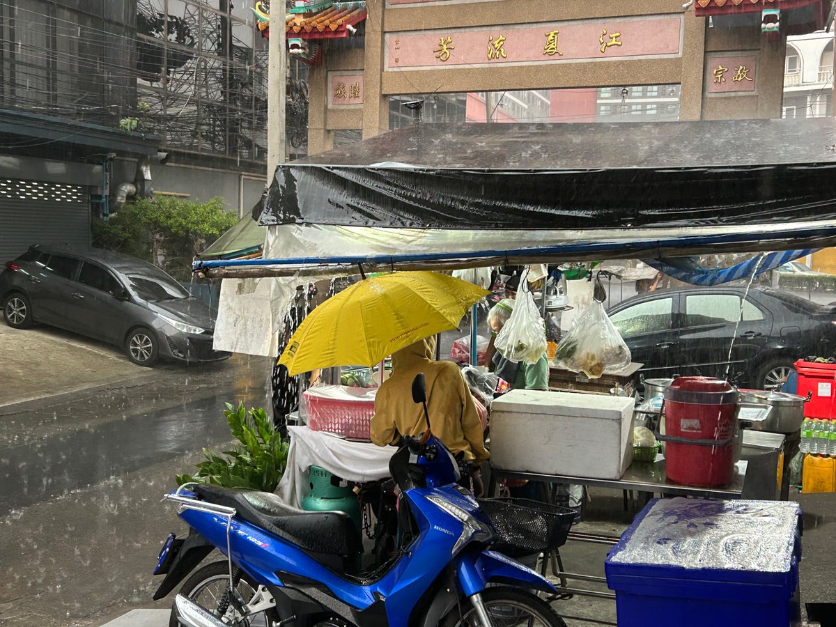 Rajprasong_News's tweet photo. Heard heavy rain in #NangRong #Buriram last night! Sitting here reading, oblivious of possible rain, overhear a sky making some noise, voila!, it is raining fairly hard. Not even 5 pm yet! #Bangkok #Thailand https://t.co/N9dV4Go2k5
