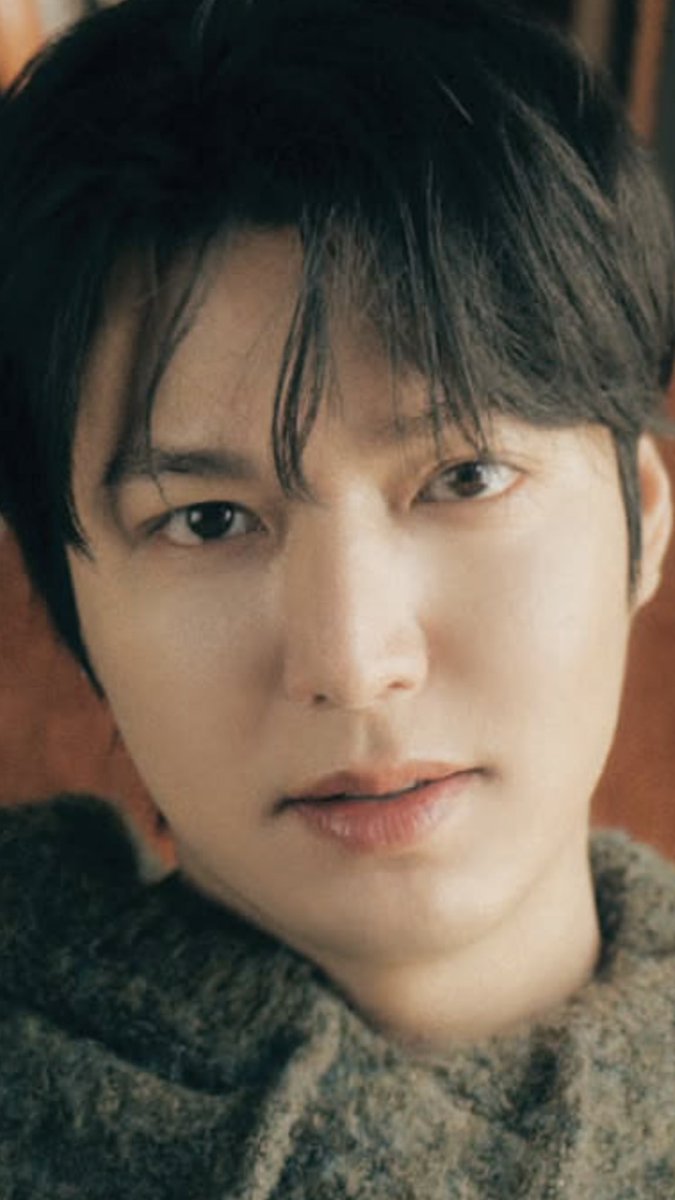 Can’t stop looking at him…
And the way the light hits his one eye…it’s like I’m seeing Yoo JoongHyuk and his power of the golden Sage’s Eye 🔥🔥 

#LeeMinHo