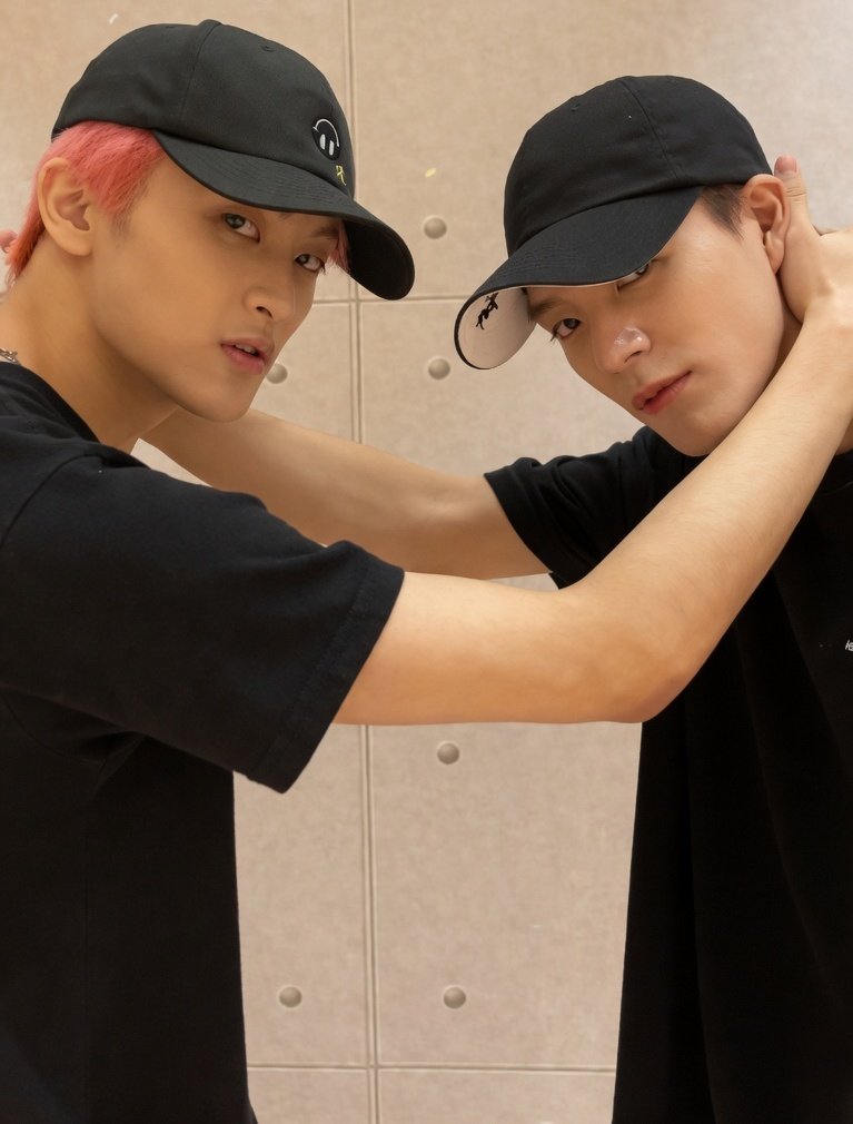 맠젠.zip tweet media