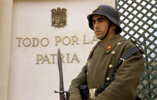 VicentOlmos2's tweet photo. «Todo por la Patria», per @capilla_juli 

El llibre de Ferran Garcia-Oliver, «Una i eterna. Sobre el nacionalisme espanyol» (@editorialafers), culmina anys d'estudi a propòsit d’una presumpta identitat espanyola, única, unívoca i indivisible...

https://t.co/9B22z6oUDf https://t.co/kp0TG9Wfos