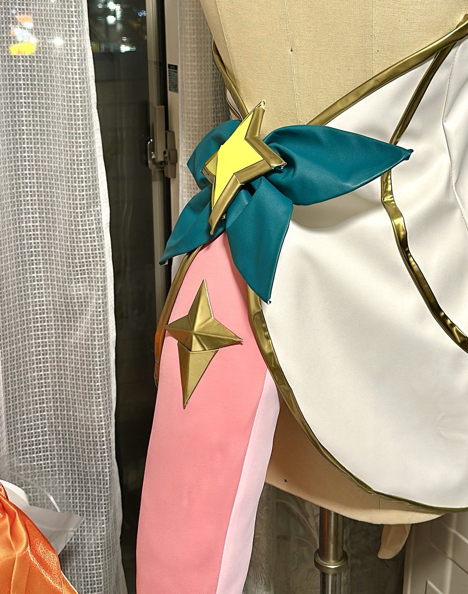 尻尾の四芒星製作中
あと何個必要なんだ...