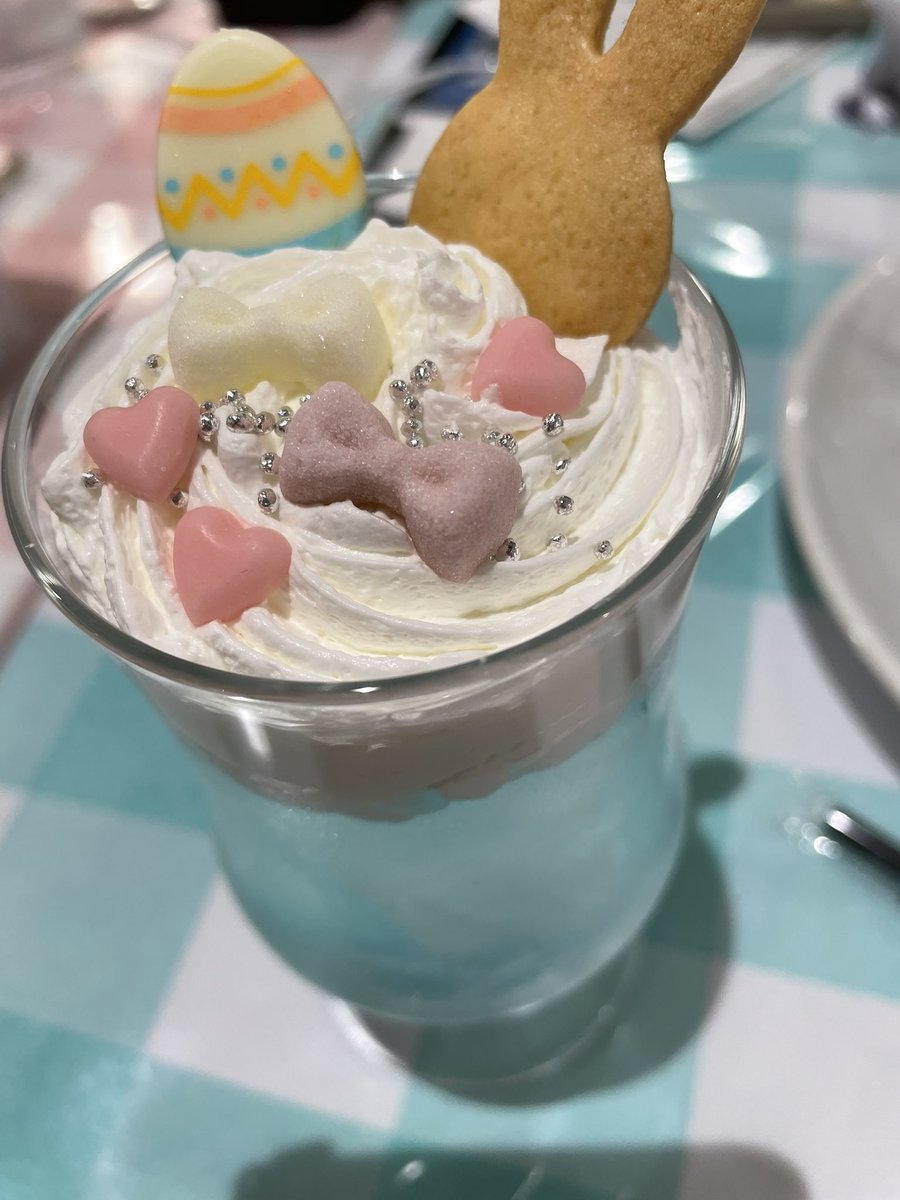 DRMicka__'s tweet photo. 昨日会社の人と初めてアニカフェ行ってきたけど周りの子が凄すぎてポカーンってずっとしてた🤣楽しい時間過ごしてきました♡
今日から勉強しなきゃだからしばらくは大人しく勉強します💦来月から実習あるから大変だぁ😇 https://t.co/aBYLRFVXoA
