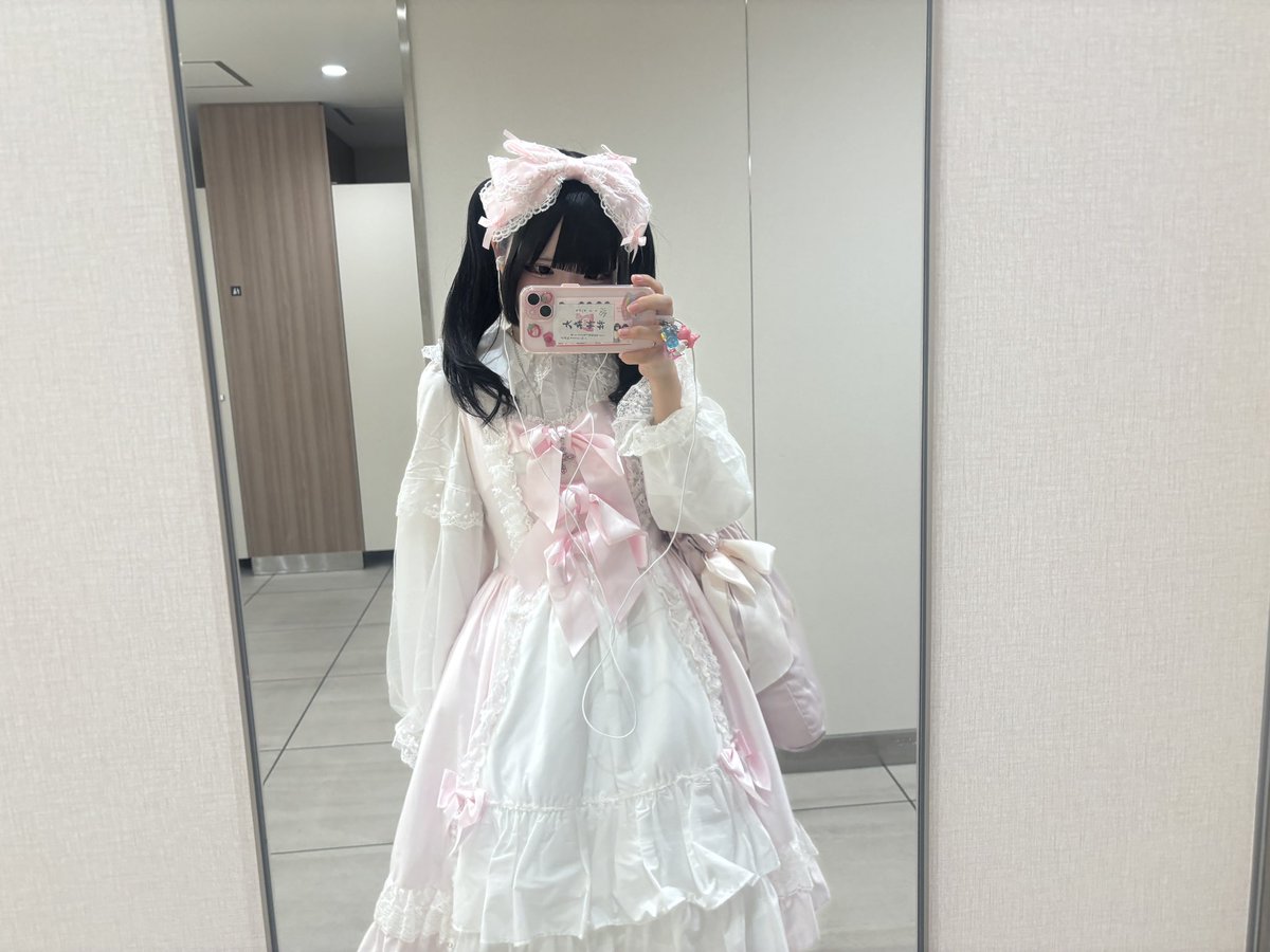 xx_o7c's tweet photo. あ、あと話しかけた子といっしょに傘入ったお姉さん達と連絡先交換したかったのに忘れてたから見つかったりしないかなTωT♥昨日の靖子ちゃんの静岡公演コレで居ました・・ #大森靖子のライブに行くと幸せになれる   #大森靖子  #靖子ちゃん https://t.co/Ysvz7UD9ix