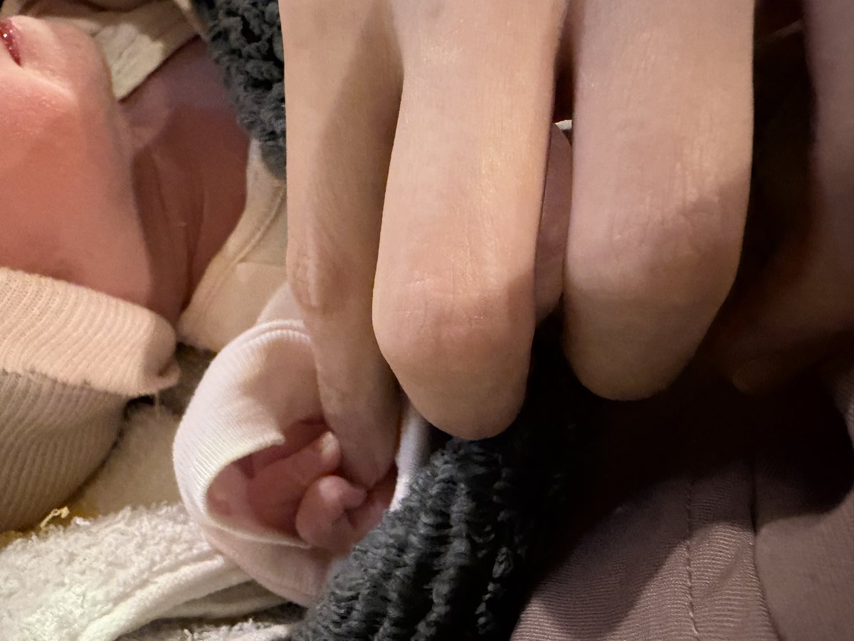 abarekankan's tweet photo. 5/3 0:55 娘爆誕しました👶
お疲れ自分、よく頑張った自分、そして産まれて来て��れてありがとう娘。
宝物がまた増えました✨️ https://t.co/HYW9lzBfd7