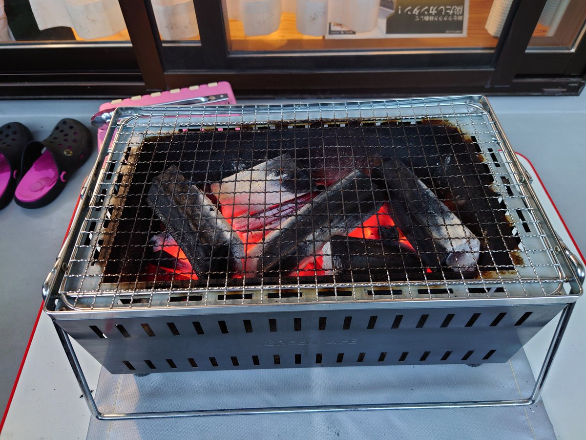 kam_naba's tweet photo. 娘の希望で、かがくいひろし作品展を観に行って、その後ベランダバーベキュー。休みを満喫してます😄
昨日八百屋にアミタケの春子が出てたので、山にも行かなきゃ。 https://t.co/6PB9RbtUZh