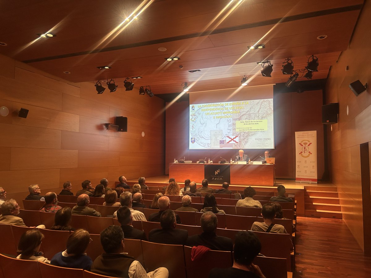 UCAVILA_'s tweet image. 🎖️ Se cierra el ciclo sobre el apoyo español a la formación de EE. UU. 🇪🇸🇺🇸

Juan Manuel Guillén ha sido el encargado de la última ponencia, donde ha destacado el esfuerzo económico y logístico realizado por #España. 

ucavila.es/noticias/notic…