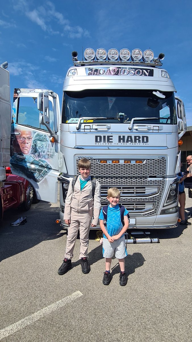 Moneypenny0072's tweet image. What an EPIC weekend 😊😊😊😜
Truckfest with the boys (nephews, mates sons)❤️❤️
Ibiza Symphonic 
Random guy in the video 🤦🤣🤣🤣
#bankholiday