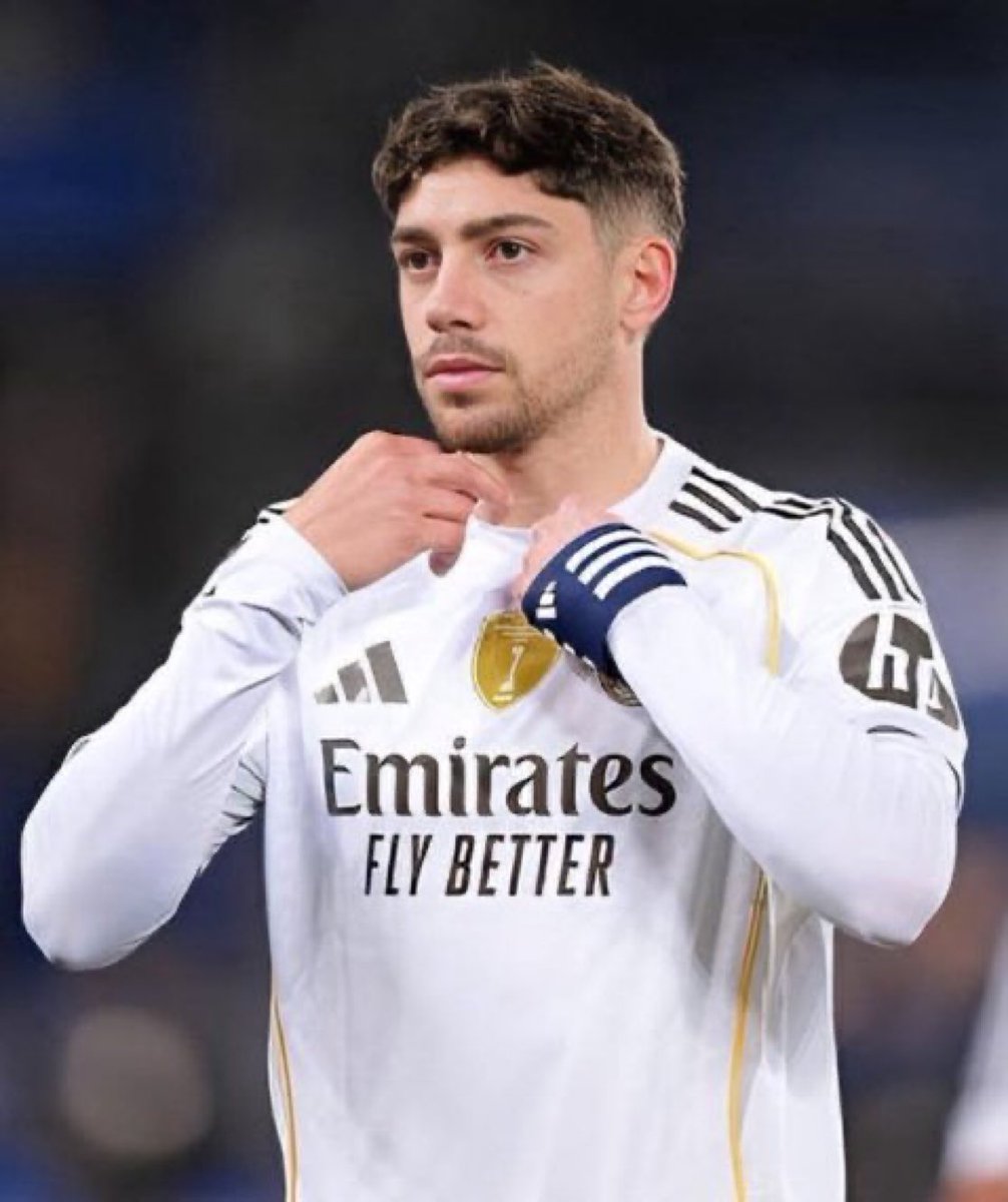 Castiillo_Rm's tweet photo. Si Carvajal se va el año que viene, el nuevo capitán del Madrid sería VALVERDE. Estoy colorado de la vergüenza. Un tío sin personalidad alguna y que no defiende a los suyos.

El Madrid va muriendo poco a poco. https://t.co/PL7F12jiPD