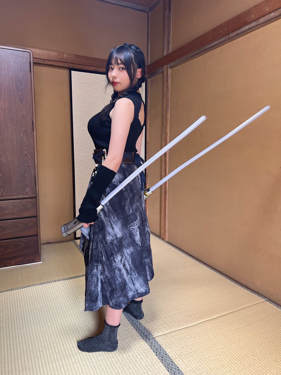 hime_sawada's tweet photo. カリフォルニアに住んでいる妹にお願いをして、一つ夢が叶いました✨
手にした瞬間、今までに感じたことがないくらいの感動と重みがありました。
アソーカに、大好きなSTAR WARSの世界に憧れて声優を目指し今の私があります。
これからも
フォースと共にあらんことを
#MayThe4thBeWithYo https://t.co/HTxlDyxTSr