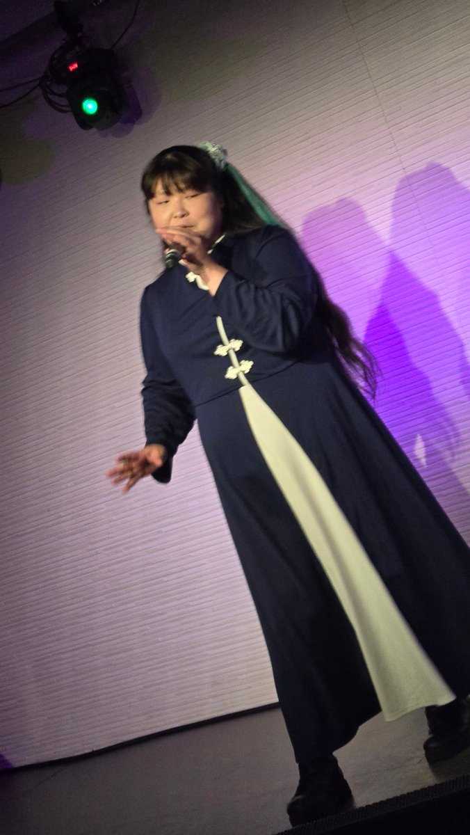 2番手、鈴音三葉さんです！
本日唯一の女性！
パワフルな歌声で盛り上げてくれてます！

 #greendayo