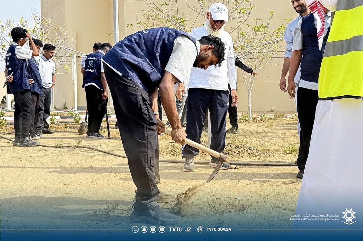 TVTC_JZ's tweet photo. الكلية التقنية بالدرب| 

📸|تغطية

ضمن فعاليات  #أسبوع_البيئة نفذت وحدة الأنشطة بالتعاون مع وحدة البيئة والمياه والزراعة بالشقيق حملة تشجير  بالكلية.

 #التدريب_التقني_بجازان 
 #التدريب_التقني https://t.co/BXAjB6ndc8