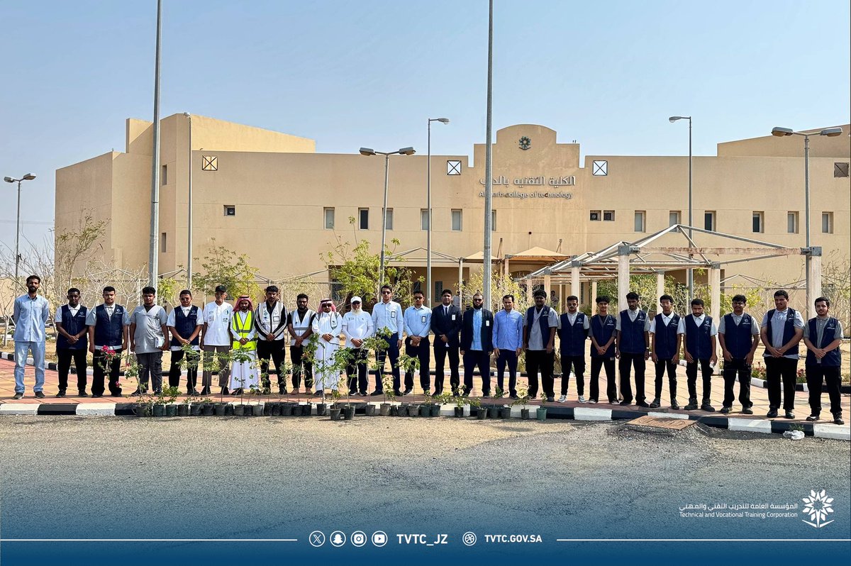TVTC_JZ's tweet photo. الكلية التقنية بالدرب| 

📸|تغطية

ضمن فعاليات  #أسبوع_البيئة نفذت وحدة الأنشطة بالتعاون مع وحدة البيئة والمياه والزراعة بالشقيق حملة تشجير  بالكلية.

 #التدريب_التقني_بجازان 
 #التدريب_التقني https://t.co/BXAjB6ndc8