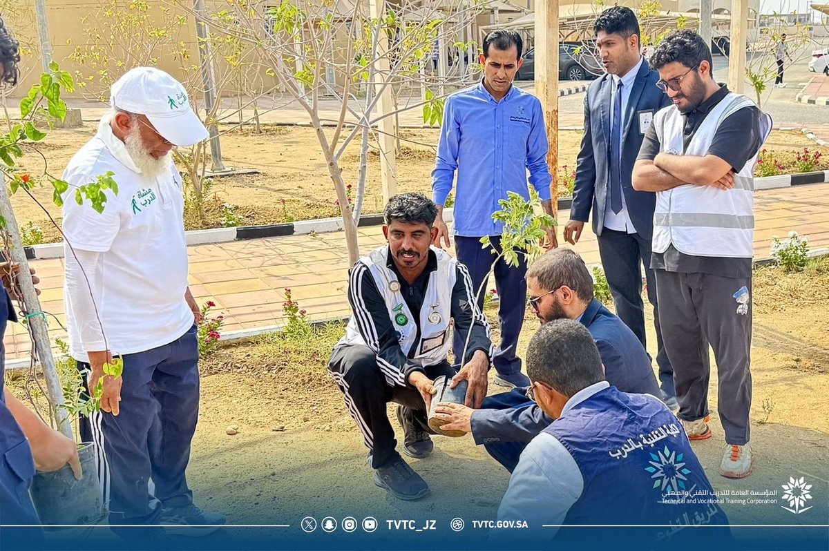 TVTC_JZ's tweet photo. الكلية التقنية بالدرب| 

📸|تغطية

ضمن فعاليات  #أسبوع_البيئة نفذت وحدة الأنشطة بالتعاون مع وحدة البيئة والمياه والزراعة بالشقيق حملة تشجير  بالكلية.

 #التدريب_التقني_بجازان 
 #التدريب_التقني https://t.co/BXAjB6ndc8