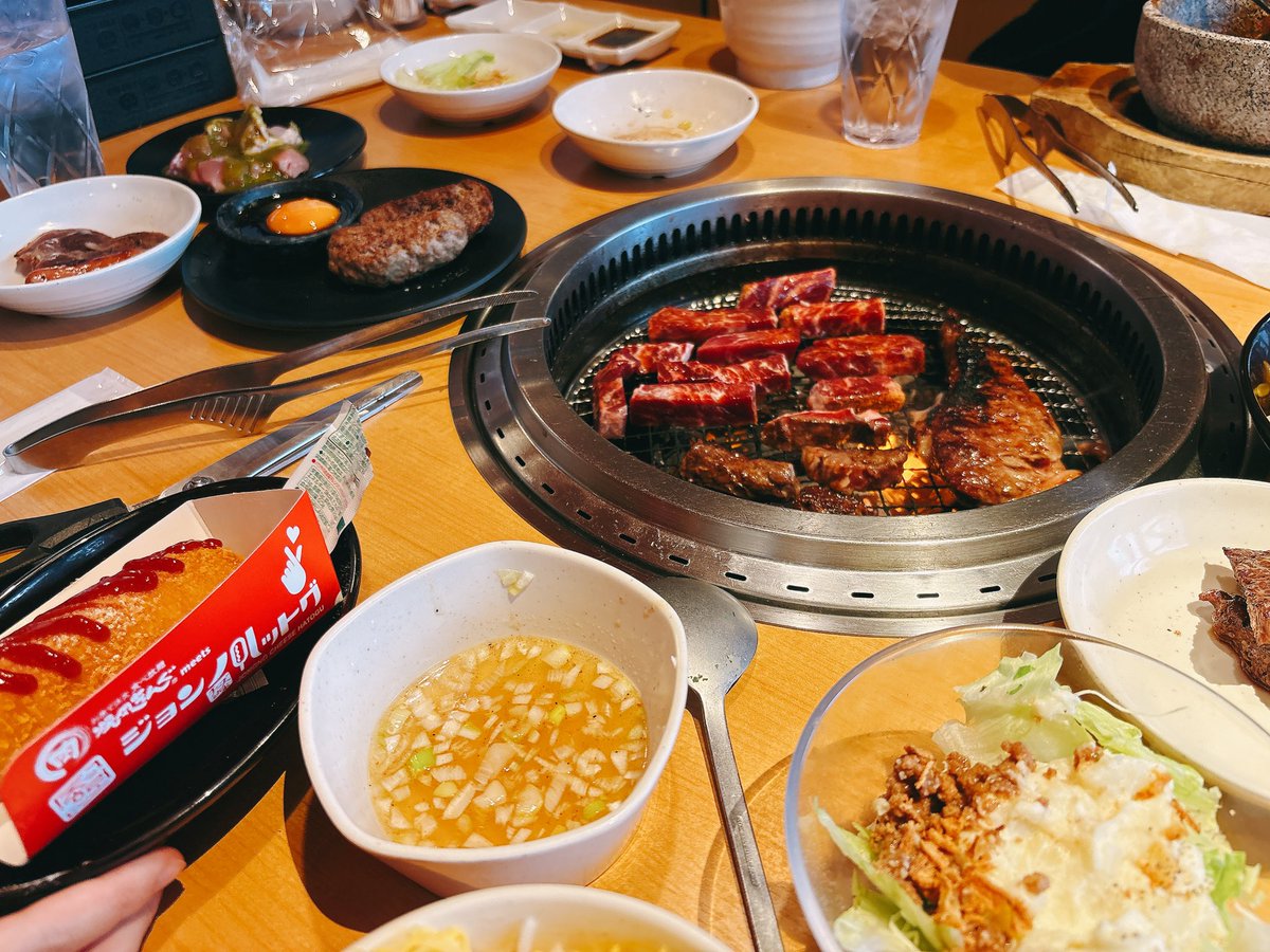 tomo_cod's tweet photo. 今日は長男、長女と
焼肉きんぐw

パパありがとねw https://t.co/yugbO7jdBf