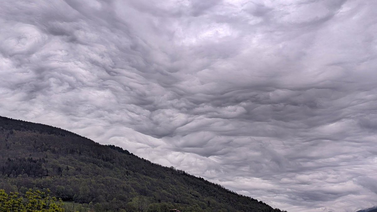 irene_makarenko's tweet image. May 02_6⃣
🚩Climate Awareness

⚠️Large-scale landslide in Rakovski Livadi area, #Bulgaria
❄️Heavy snowfall in Taşköprü, Kastamonu, #Turkey
🌩️Asperatus clouds near Planoles, Girona, #Spain
🔥Natural fire, the Hazen Fire, in the city of Bucay, Maricopa County, #Arizona USA
#weather