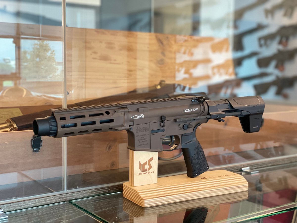 icsbbairsoft's tweet photo. 𝙀𝙈𝙂 𝙓 𝘿𝘿 LICENSED 𝘿𝘿𝙈𝟰 𝙋𝘿𝙒 S3 FDE
   ➥ DD M4 MFR XL 6" Handguard, Body Lettering
   ➥ SSS.III E-trigger system
   ➥ Smart Trigger &amp; Pre-cocking Function
   ➥ Master Mods Reinforced Upgrade Internals
   ➥ ICS Split Gearbox &amp; QD Spring Guide Design https://t.co/PTiVRdGtGa