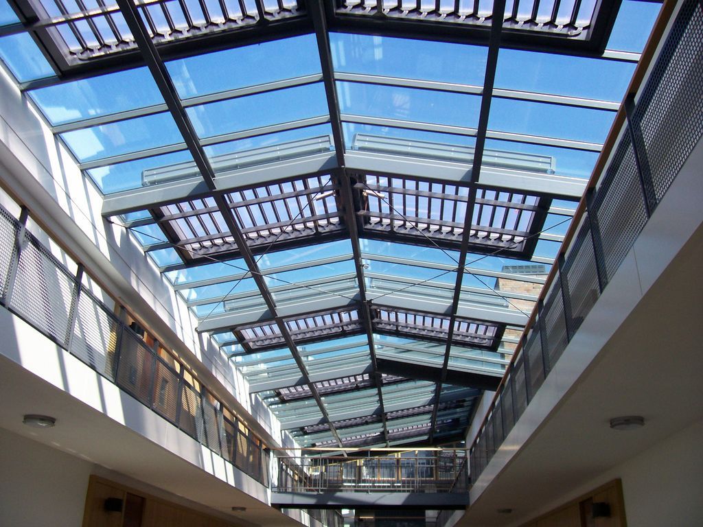 EUROLUX_AISBL's tweet image. ☀️#Daylight isn’t just visual comfort — it’s #health &amp;amp; #wellbeing👩‍⚕️

🫀 circadian rhythm
😀 mood
🔍️ focus
📈 productivity

#Daylighting via #Rooflights makes a real difference in deep-plan buildings 🏫

EUROLUX #HealthyBuildings Best Practices: 🔗buff.ly/7u60kbh