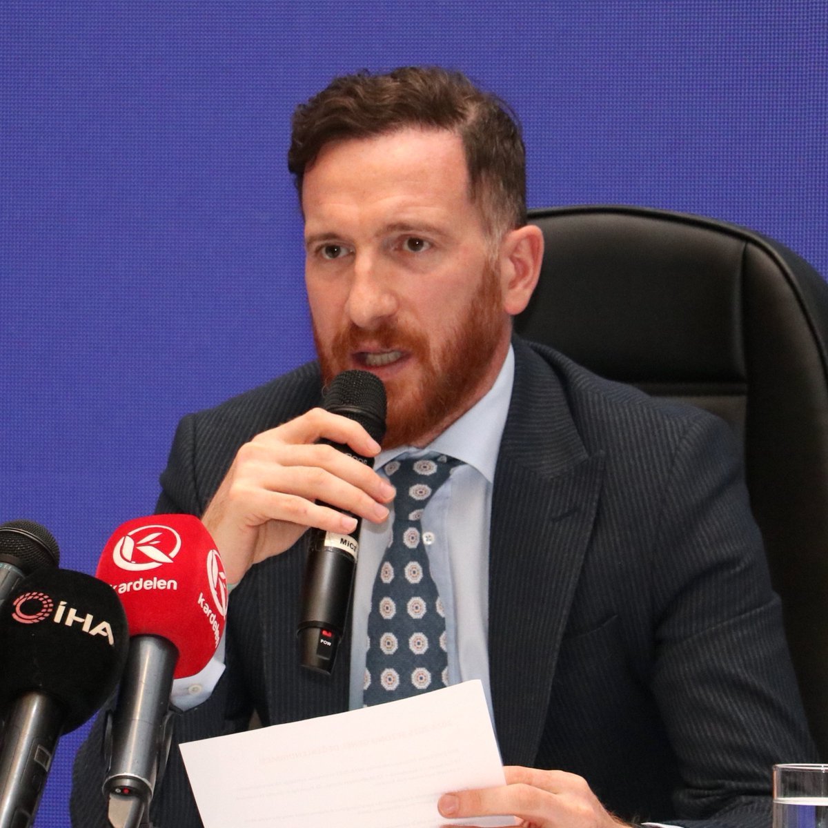 Haber's tweet photo. Erzurumspor Başkanı Ahmet Dal: "Fenerbahçe, Kante'ye devre arasında 14,5 milyon euro verdi. Bu rakam, bir kulübü Süper Lig'de ilk 10'da bitirebilecek düzeydedir. 

İkinci sene 11, üçüncü sene 11 milyon euro alacak ve biliyoruz ki bu sezon sonunda ayrılacak. Fenerbahçe istikrarsız. Bu kulüplerin borcu bizim borcumuz, ülkenin borcu oluyor." 

(HT Spor)