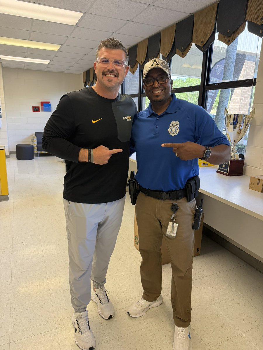 Diondraecampbe2's tweet photo. Huge shoutout to @CoachRyanPugh and @AppState_FB for stopping by East Ridge High School to evaluate our players.

Grateful for coaches who invest time, build relationships, and create real opportunities.

Something special is happening at The Ridge,

@74_aidengalles @kantstopduke_10 @messiahbailey  
@DonnieBirchfield @FrankScott  
@coachdicunto @ERHSFB  
@WestonScambler @SSN_AppState  @hawkseighteen 

#RecruitTheRidge #OpportunitiesEarned #5⭐️