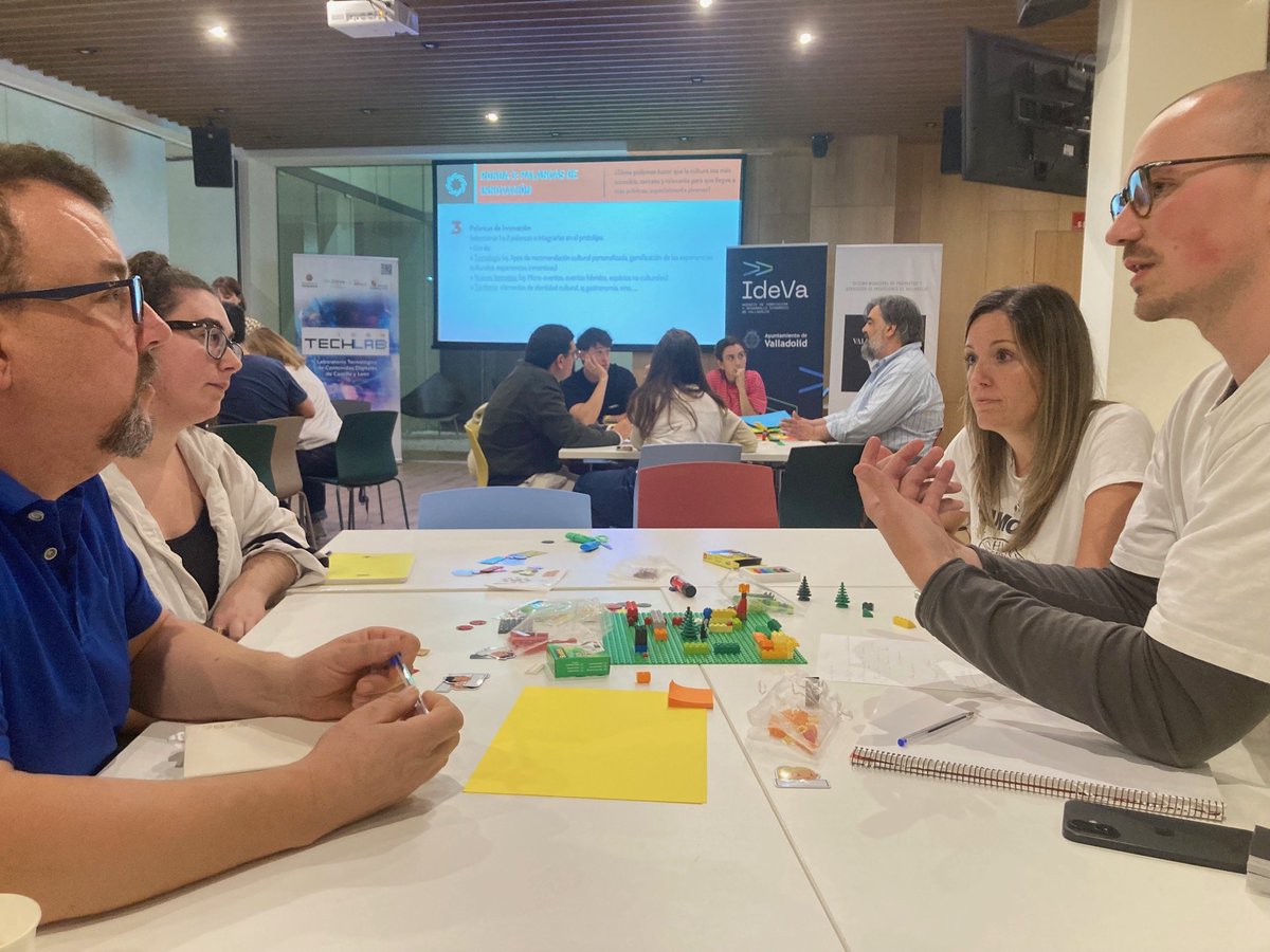AreaEmpleoFSMLR's tweet image. #CulturHUB📍#Valladolid ha celebrado un Taller de Innovación Abierta en IdeVa, un encuentro donde profesionales y proyectos culturales han trabajado juntos para dar respuesta a un gran reto: hacer la #cultura más accesible, cercana y relevante 🫱🏽‍🫲🏽

areaempleofsmlr.es/2026/05/04/cul…