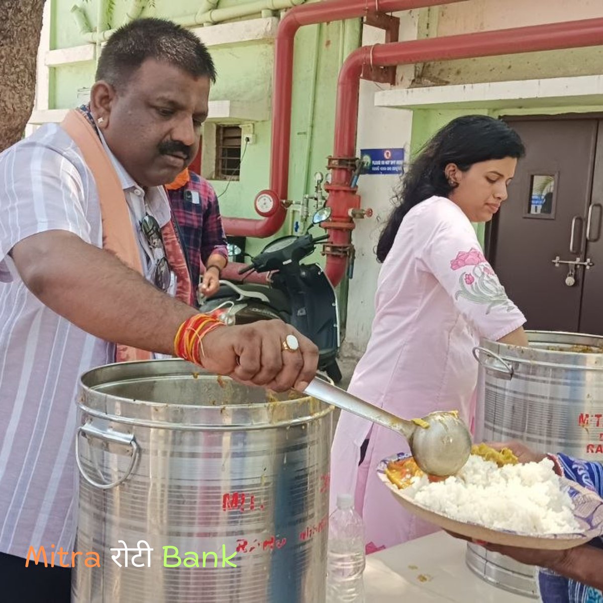 MitraCharitable's tweet photo. A True Social Hero 💛 | Sri Lotus Sarangi Serves Free Food at Government Hospital |
💛 Humanity in Action 💛We are proud to have our respected Chief Guest Sri Lotus Sarangi, a dedicated Social Worker, who actively participated in serving free food to patients and their families. https://t.co/EeI5vxBN0v