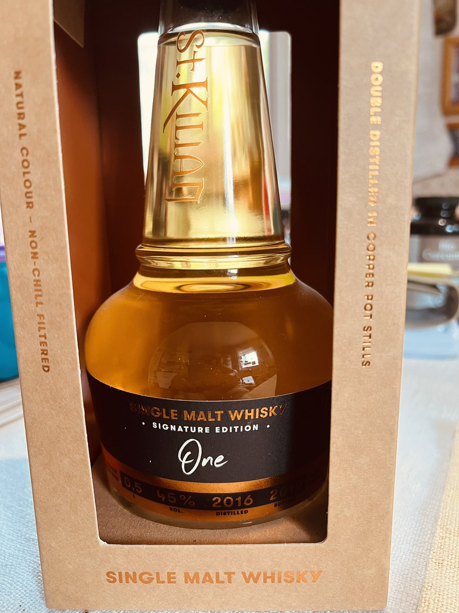 Mal Hand aufs Herz… Wer hat noch eine ungeöffnete Flasche davon zu Hause?👌🥃😎 #whiskymadeingermany #stkiliansignatureedition #stkilianwhisky #whiskycollection #whiskycollector